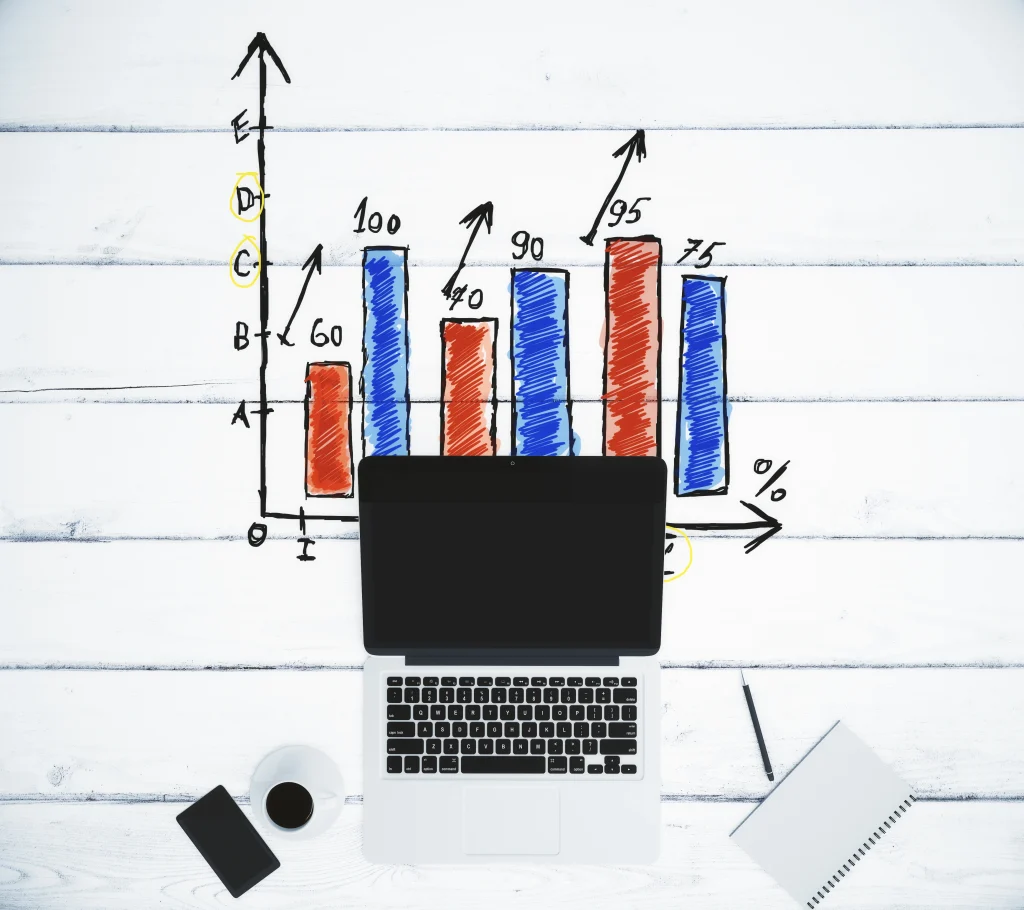 Portátil, móvil y agenda de trabajo sobre la mesa